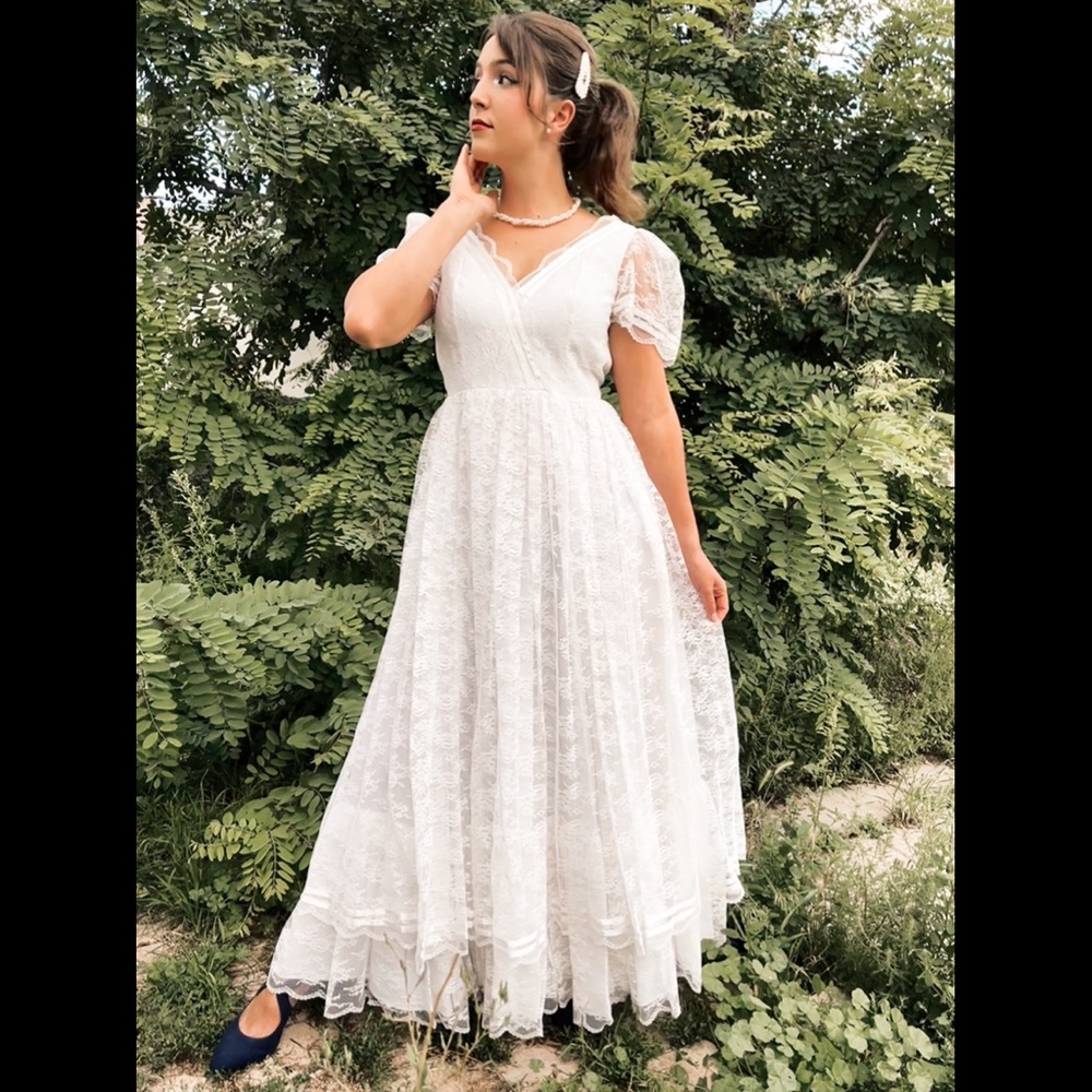 Vintage Lace Wedding Dress White Gown Formal Classic - Picture 2 of 15